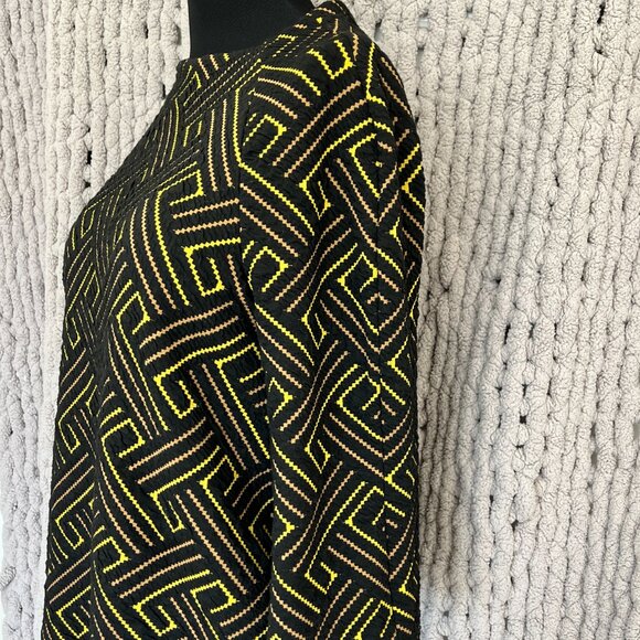 W5 Black Geometric (Yellow & Tan) Print 3/4 Length Flared-Sleeve Top Size Medium - Picture 10 of 13